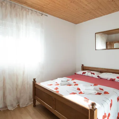 Sunny House Kimi Omis