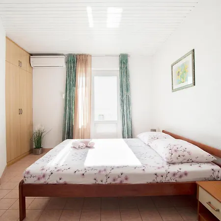 Sunny House Kimi أوميس