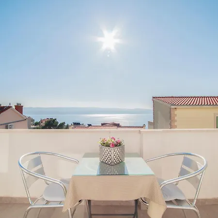 Sunny House Kimi * أوميس